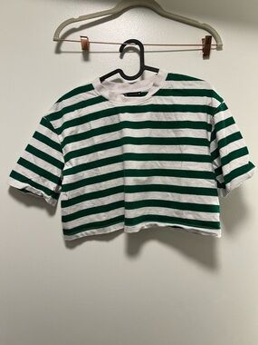 Zara White and Green Striped Cropped Tee